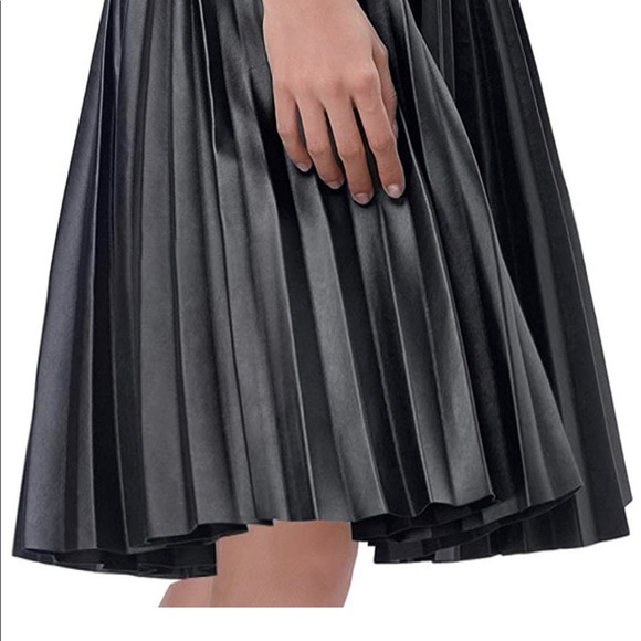 Pleated Faux Leather Skirt (Black or Burgundy) - Picture 6 of 6